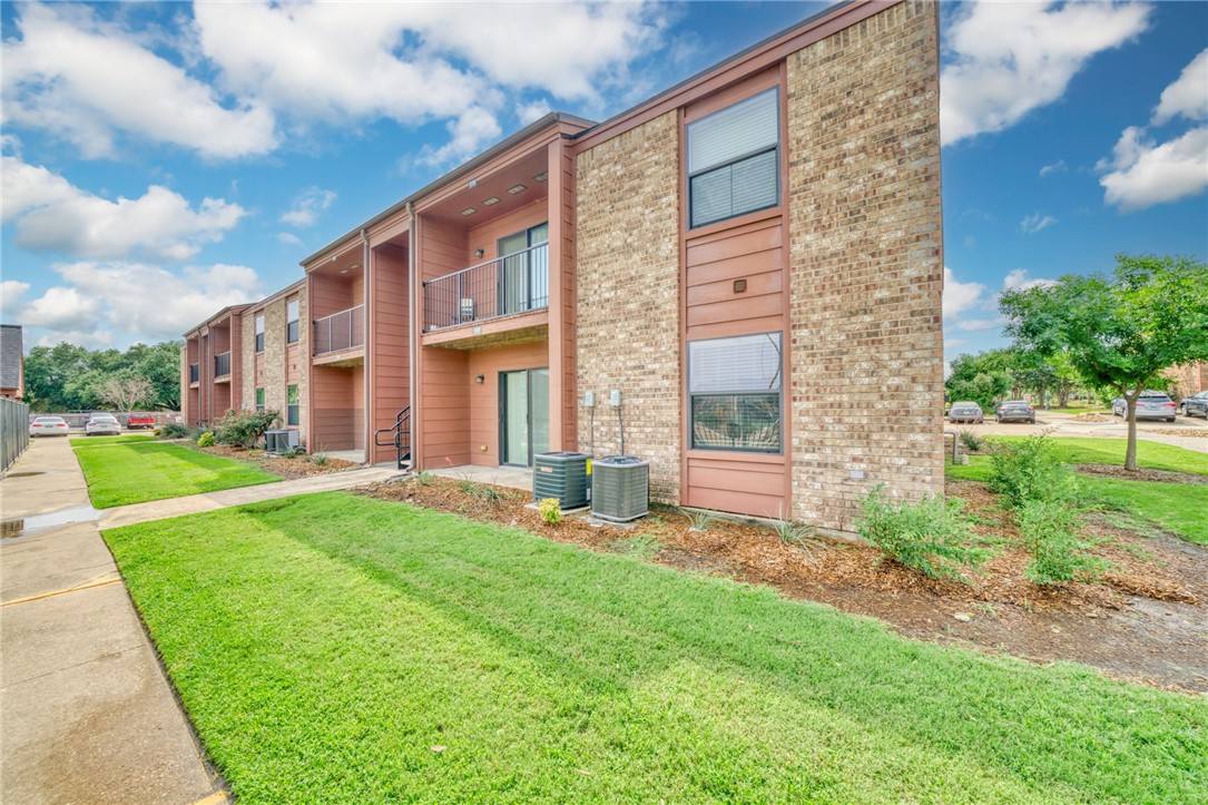 Condo for rent at 904 University Oaks Blvd #117, College Station, TX 77840