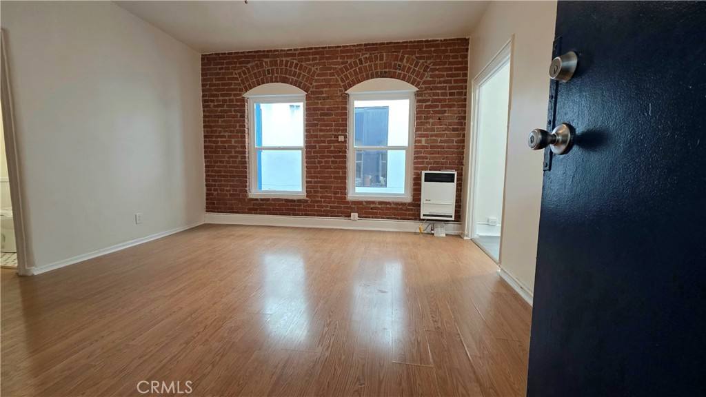 Apartment for rent at 33408 Sunset, Los Angeles, CA 90026