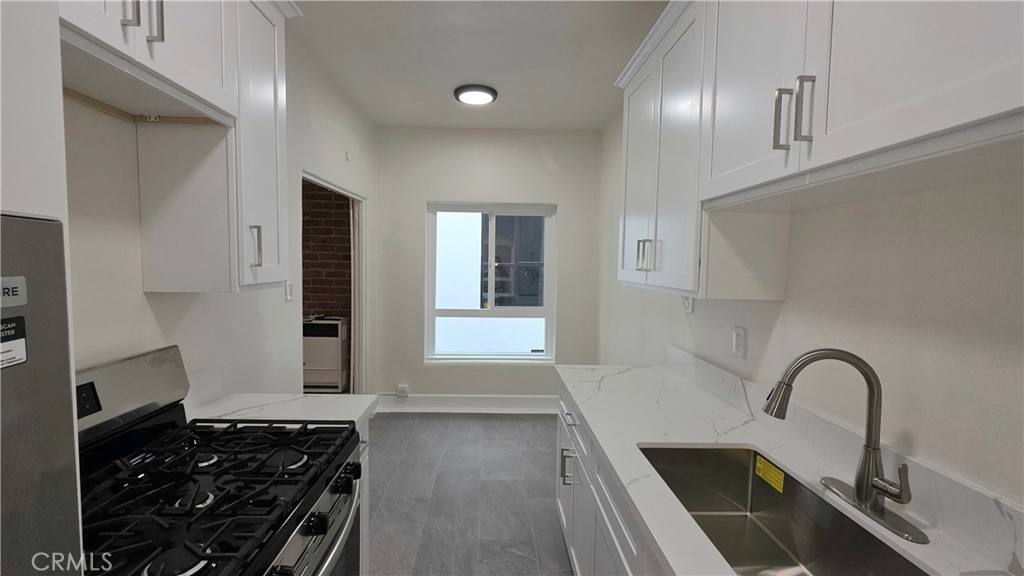 Apartment for rent at 33408 Sunset, Los Angeles, CA 90026