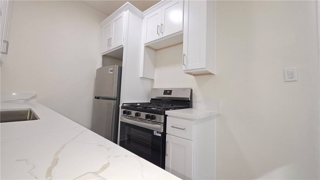 Apartment for rent at 33408 Sunset, Los Angeles, CA 90026