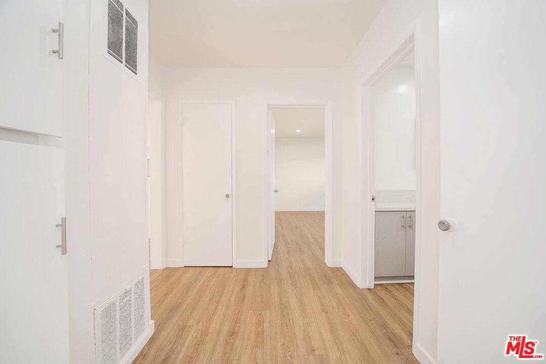 Apartment for rent at 332 S Wilton Place #332-1, Los Angeles, CA 90020