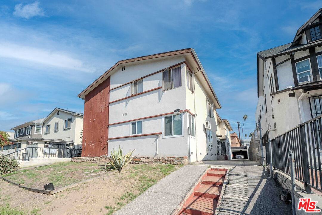 Apartment for rent at 332 S Wilton Place #332-1, Los Angeles, CA 90020