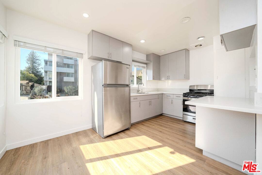 Apartment for rent at 332 S Wilton Place #332-1, Los Angeles, CA 90020