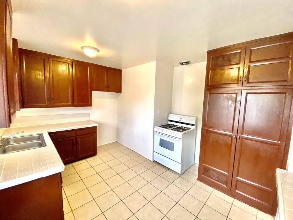Apartment for rent at 10203 England Ave #4, Inglewood, CA 90303