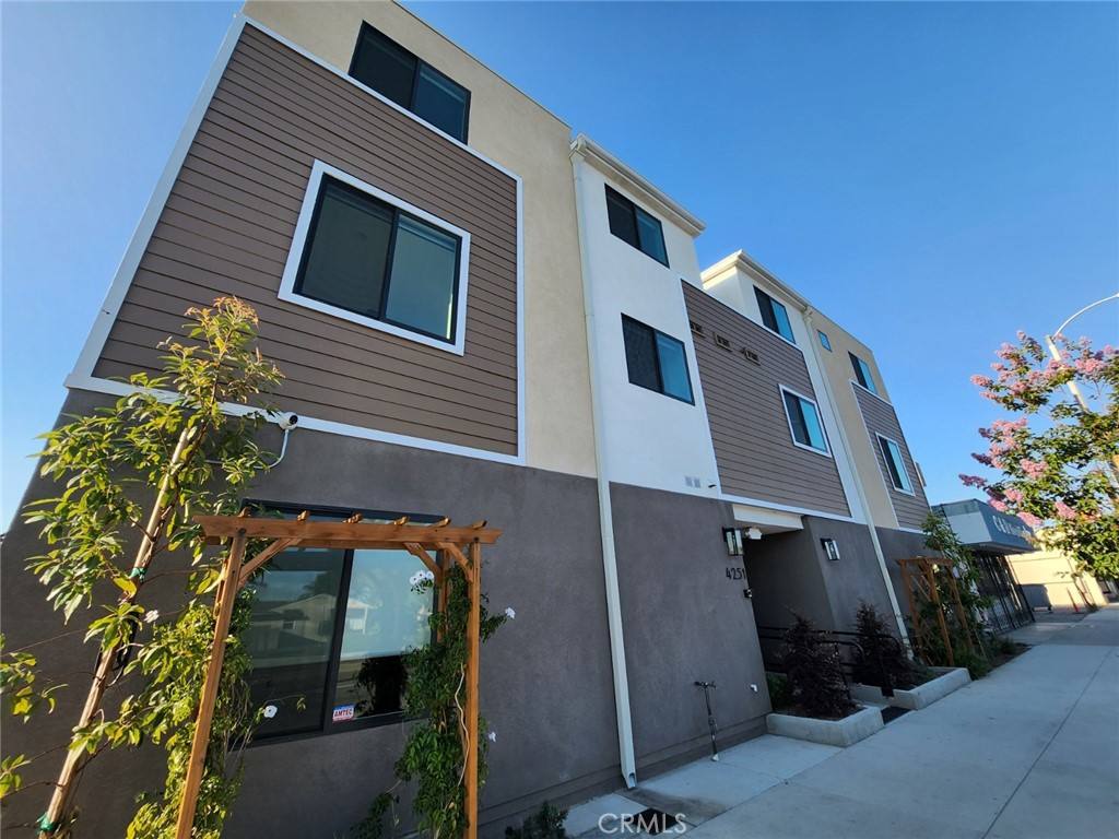 Apartment for rent at 4251 Live Oak Ave #8, Arcadia, CA 91006