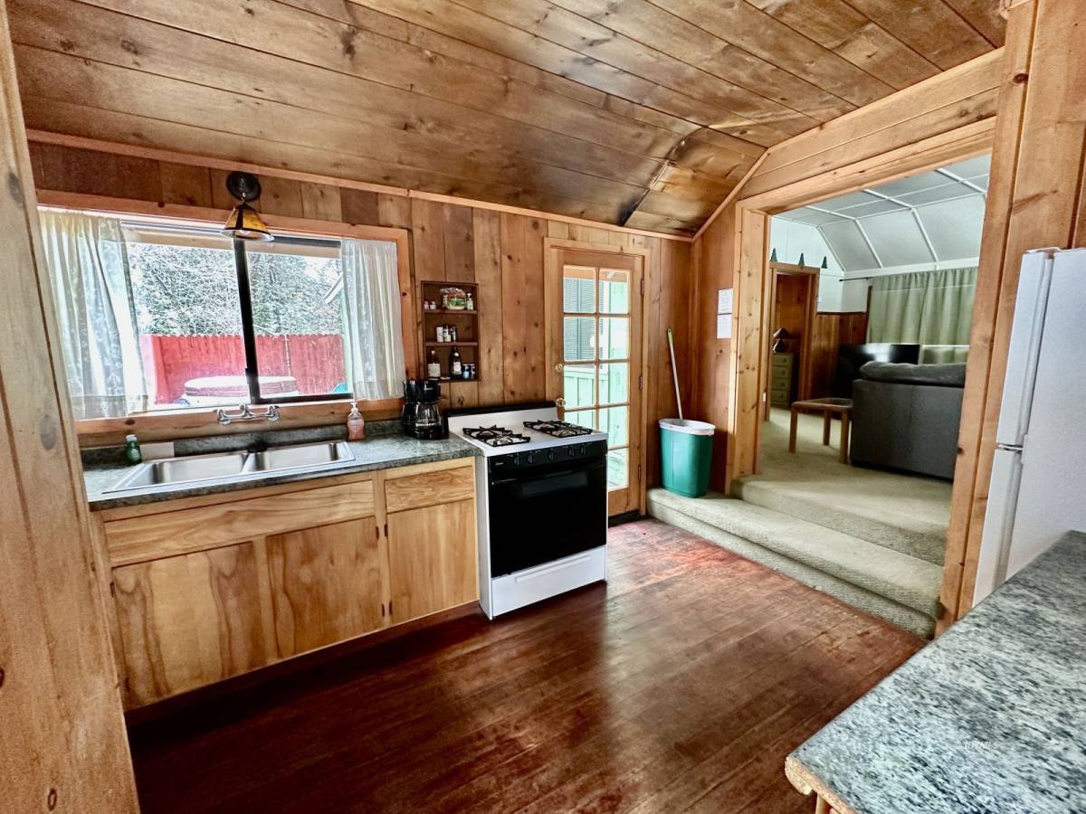Apartment for rent at 54059 Montgomery, Idyllwild, CA 92549