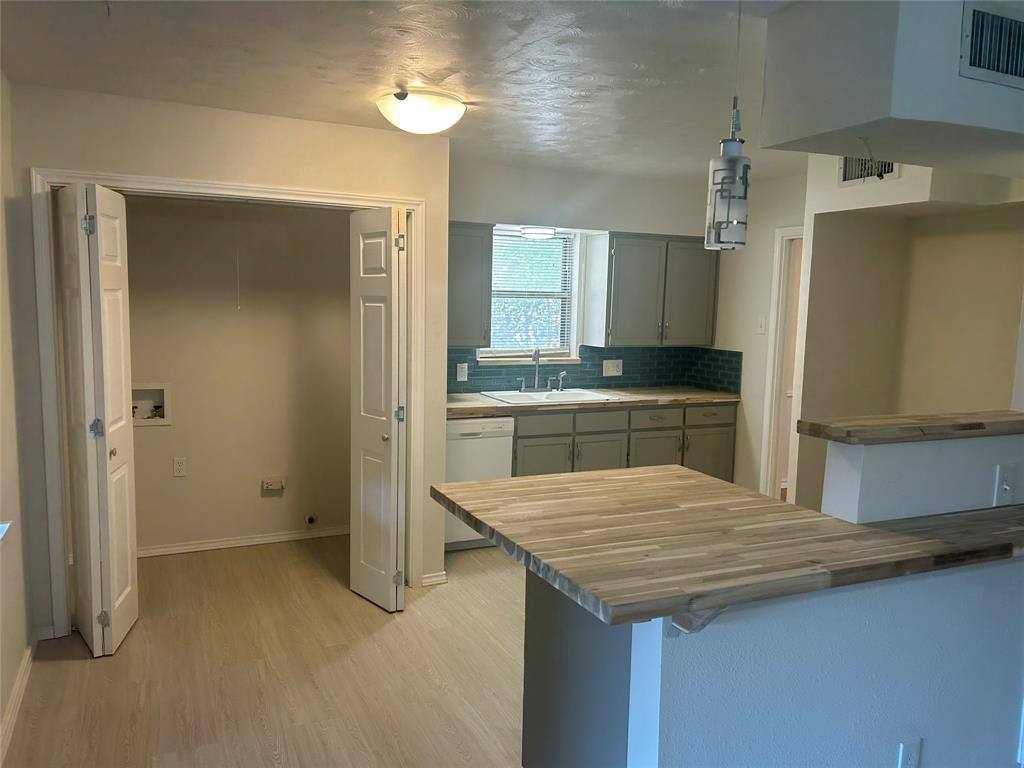 Apartment for rent at 8051 Fall River Dr, Dallas, TX 75228