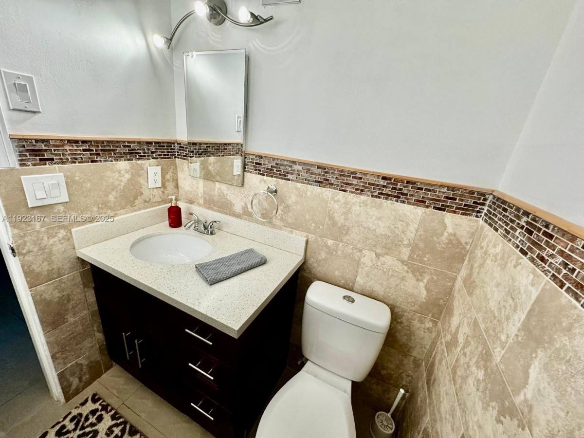 Apartment for rent at 5300 Washington St #5300H236, Hollywood, FL 33021