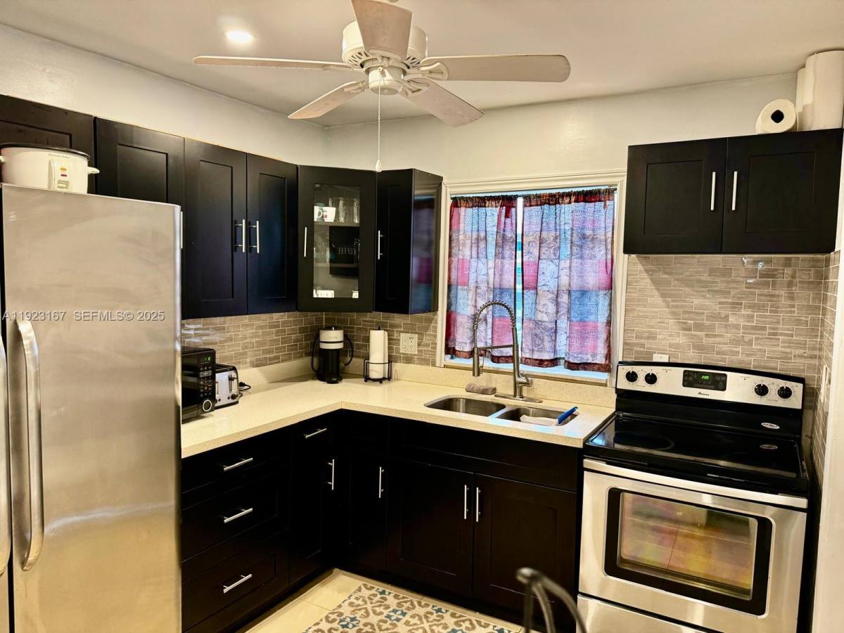 Apartment for rent at 5300 Washington St #5300H236, Hollywood, FL 33021