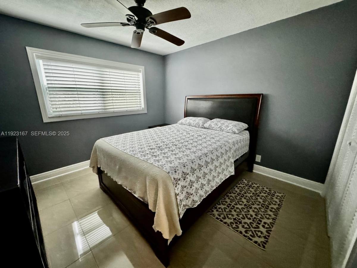Apartment for rent at 5300 Washington St #5300H236, Hollywood, FL 33021