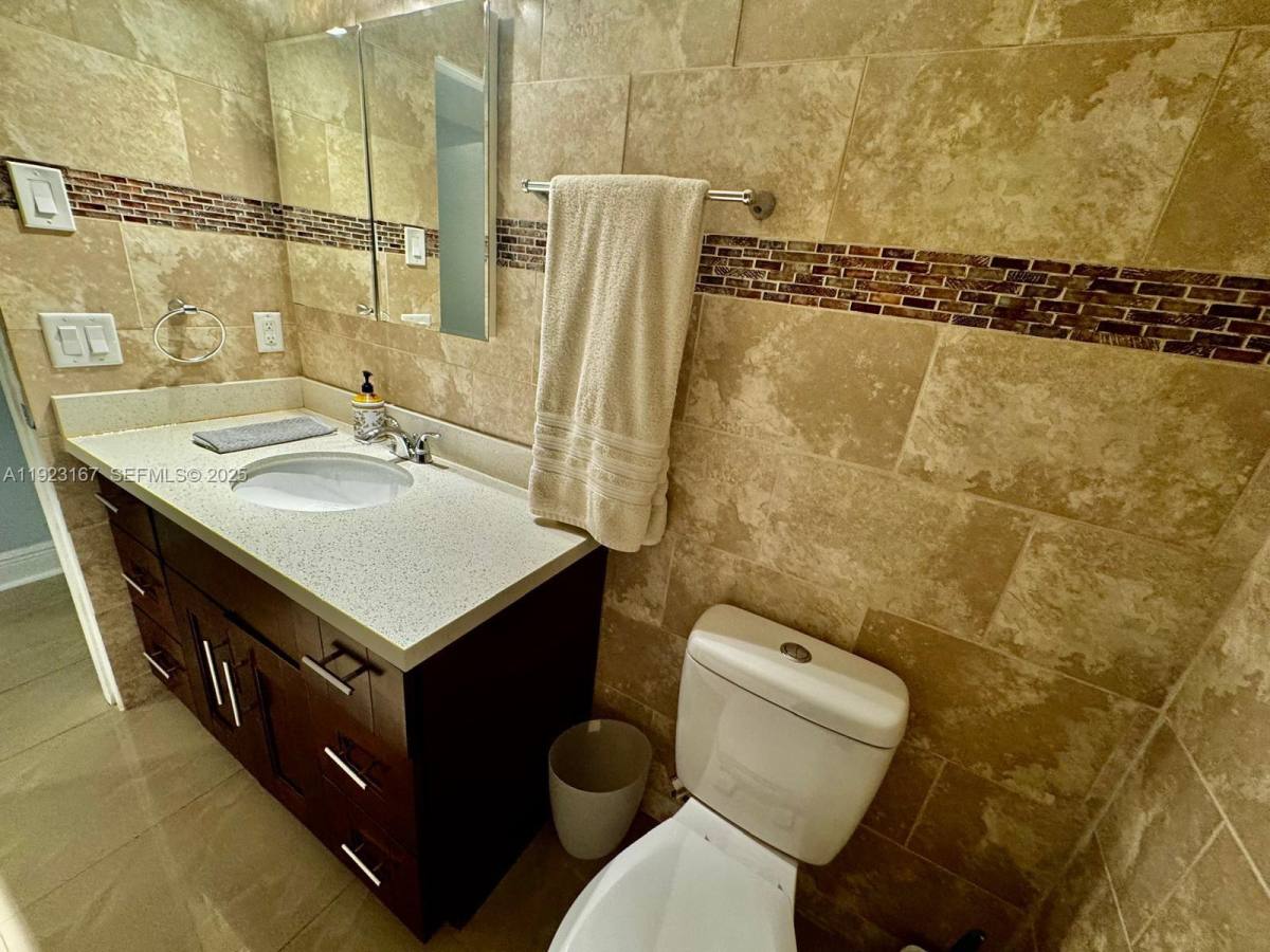 Apartment for rent at 5300 Washington St #5300H236, Hollywood, FL 33021
