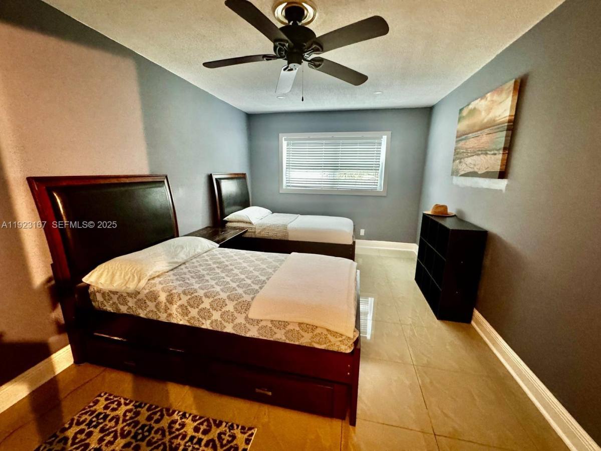 Apartment for rent at 5300 Washington St #5300H236, Hollywood, FL 33021