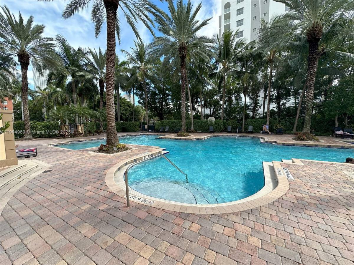 Apartment for rent at 17150 N Bay Rd #2122, North Miami Beach, FL 33160