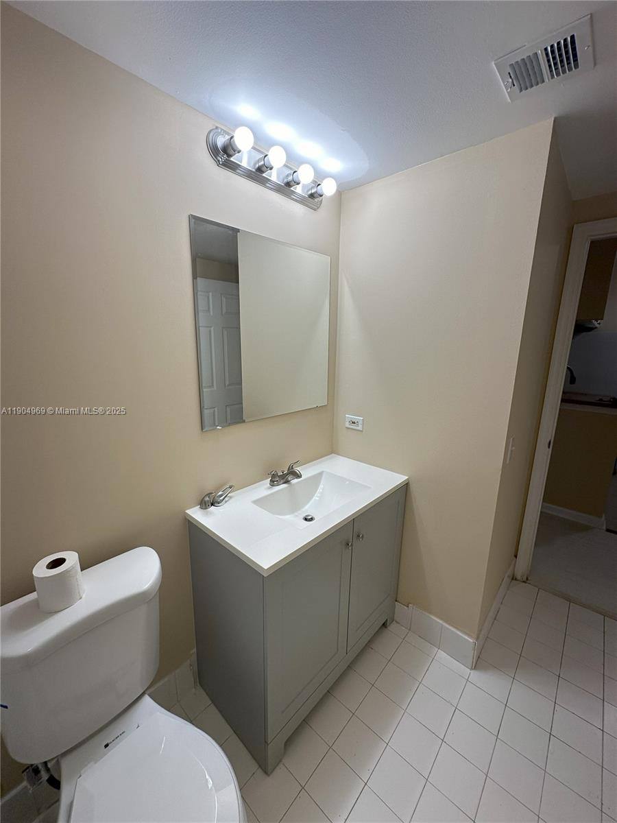 Apartment for rent at 17150 N Bay Rd #2122, North Miami Beach, FL 33160