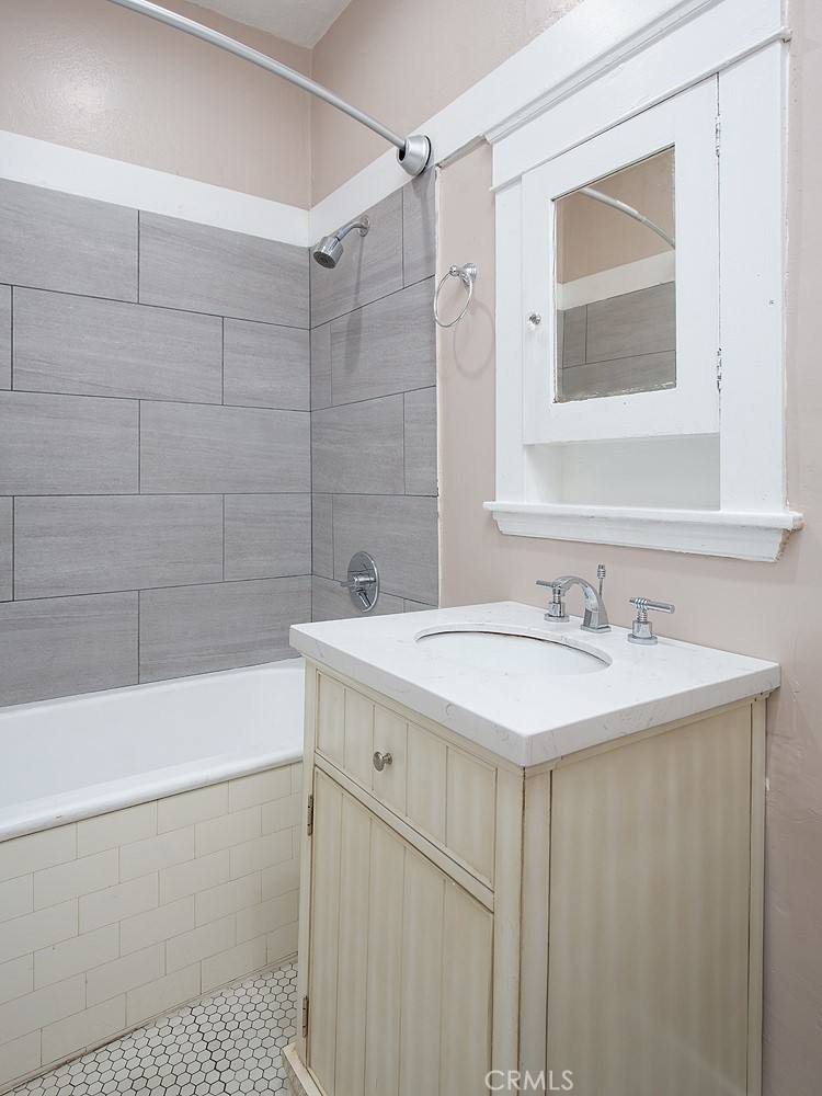 Apartment for rent at 113 N Columbus Ave #113A, Glendale, CA 91204