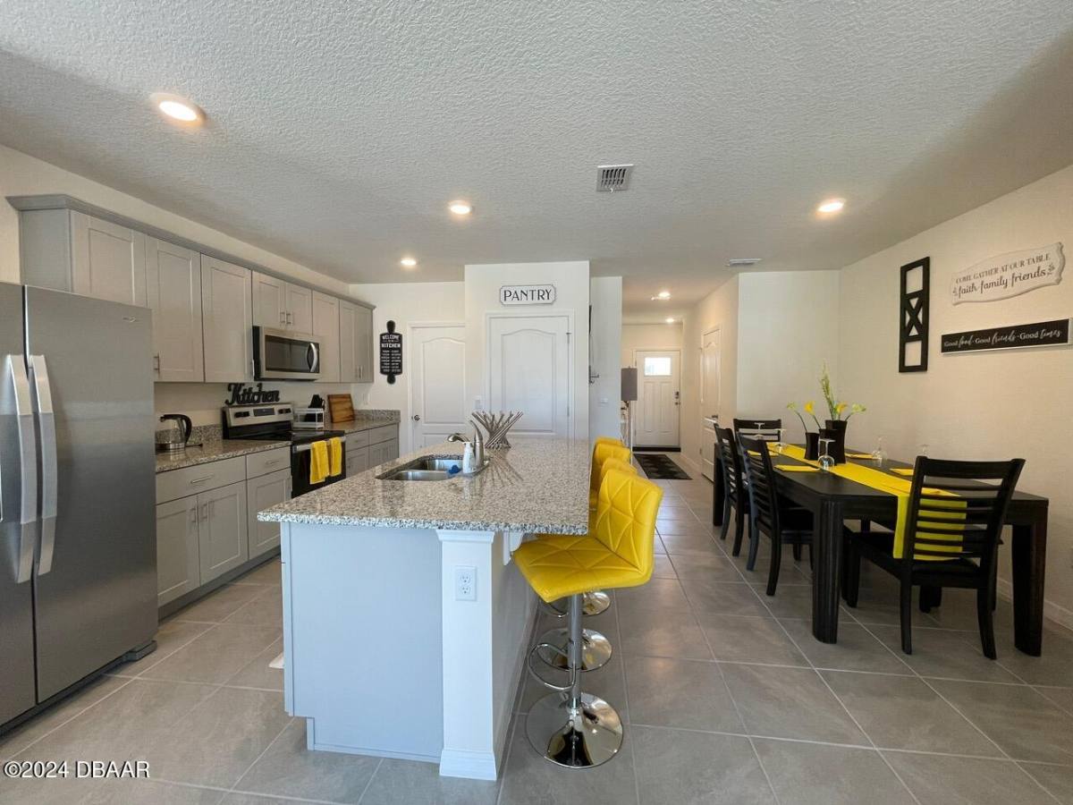 Townhouse for rent at 17 Bella Oaks Dr #17, Port Orange, FL 32129