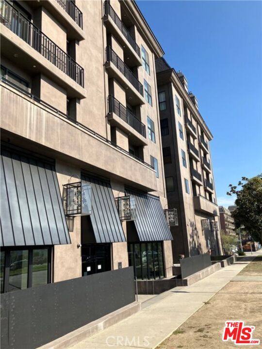Apartment for rent at 8811 Burton Way #308, Los Angeles, CA 90048