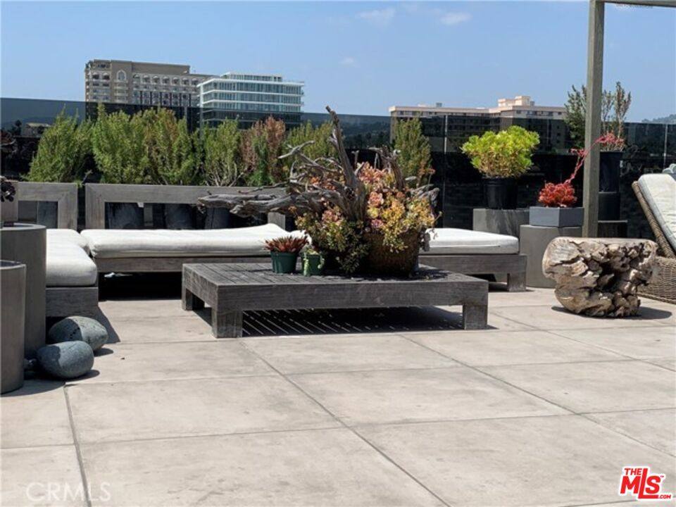 Apartment for rent at 8811 Burton Way #308, Los Angeles, CA 90048