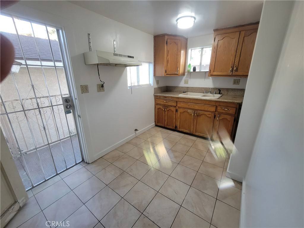 Apartment for rent at 2047 Cambridge St #2047A, Los Angeles, CA 90006