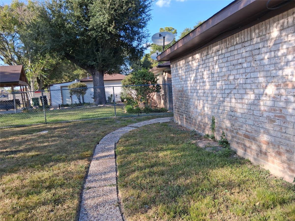 Apartment for rent at 7515 Brush Wood Dr, Houston, TX 77088