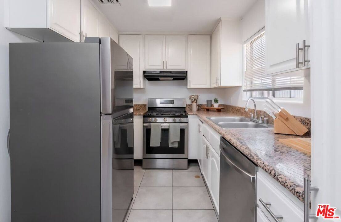 Apartment for rent at 525 N Orange Dr #5251 2, Los Angeles, CA 90036