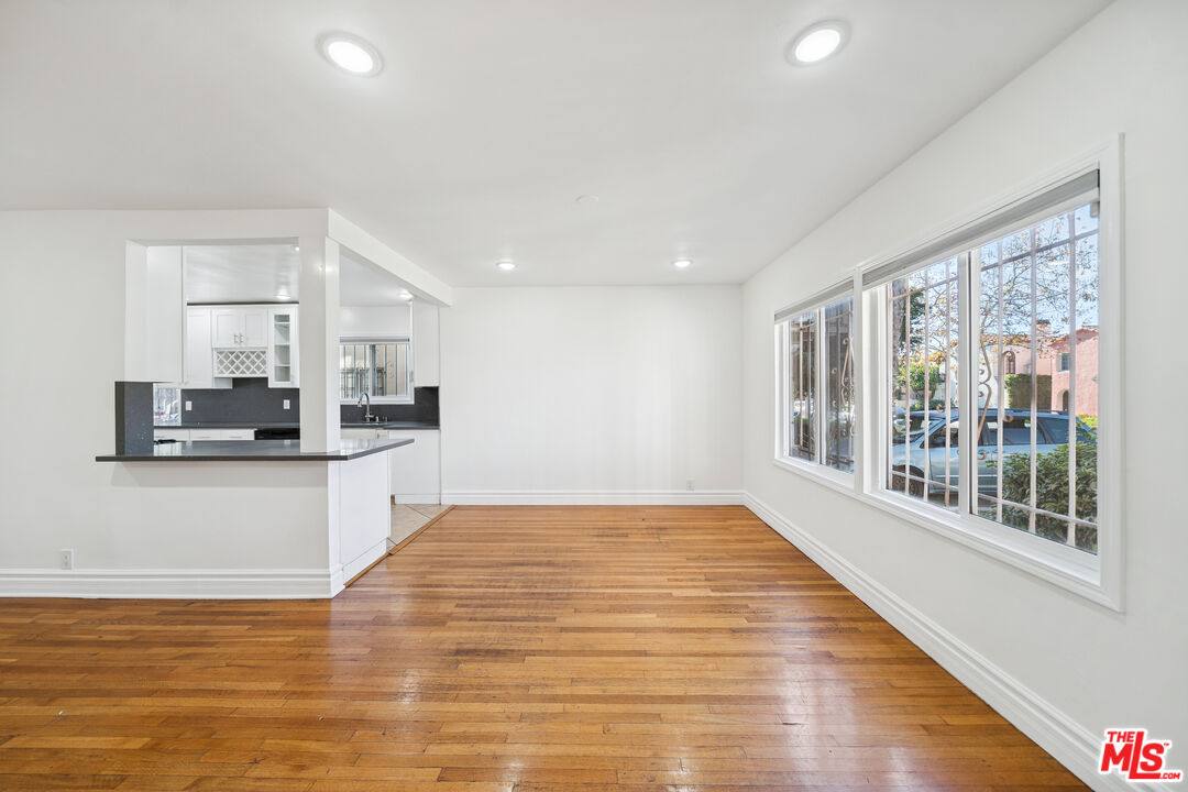 Apartment for rent at 112 S Detroit St #112, Los Angeles, CA 90036
