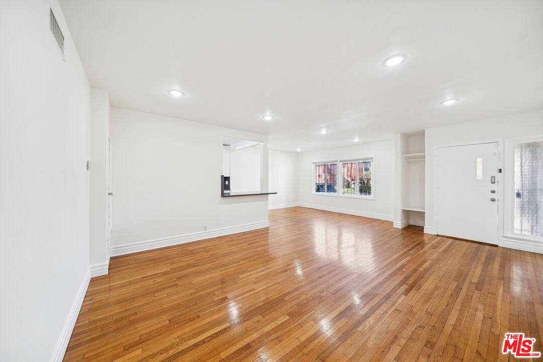 Apartment for rent at 112 S Detroit St #112, Los Angeles, CA 90036