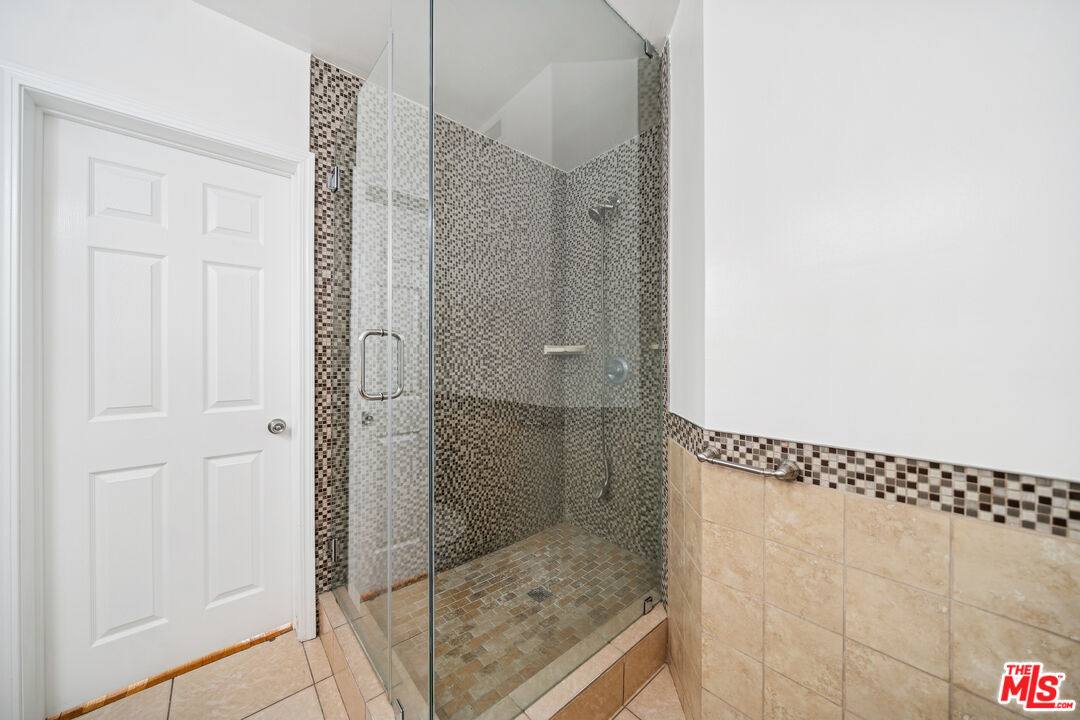 Apartment for rent at 112 S Detroit St #112, Los Angeles, CA 90036