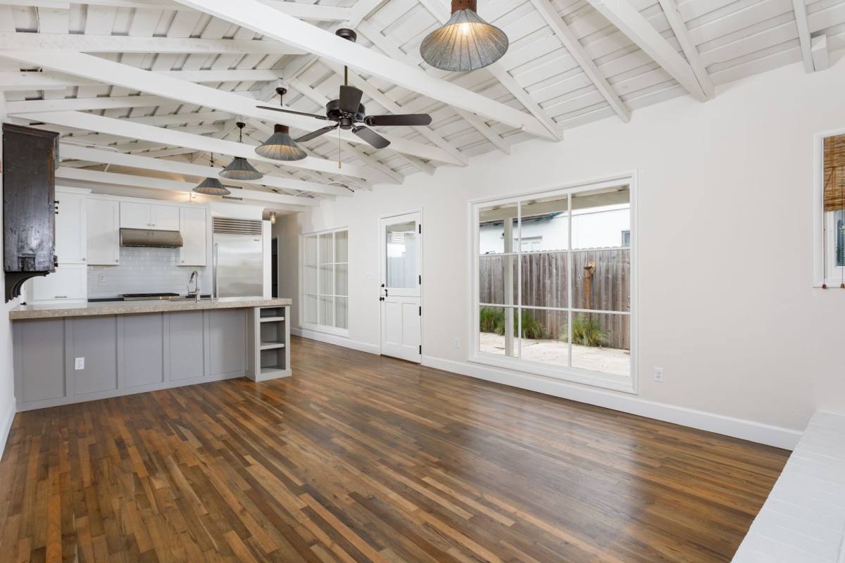 Apartment for rent at 502 Poinsettia Ave, Corona Del Mar, CA 92625