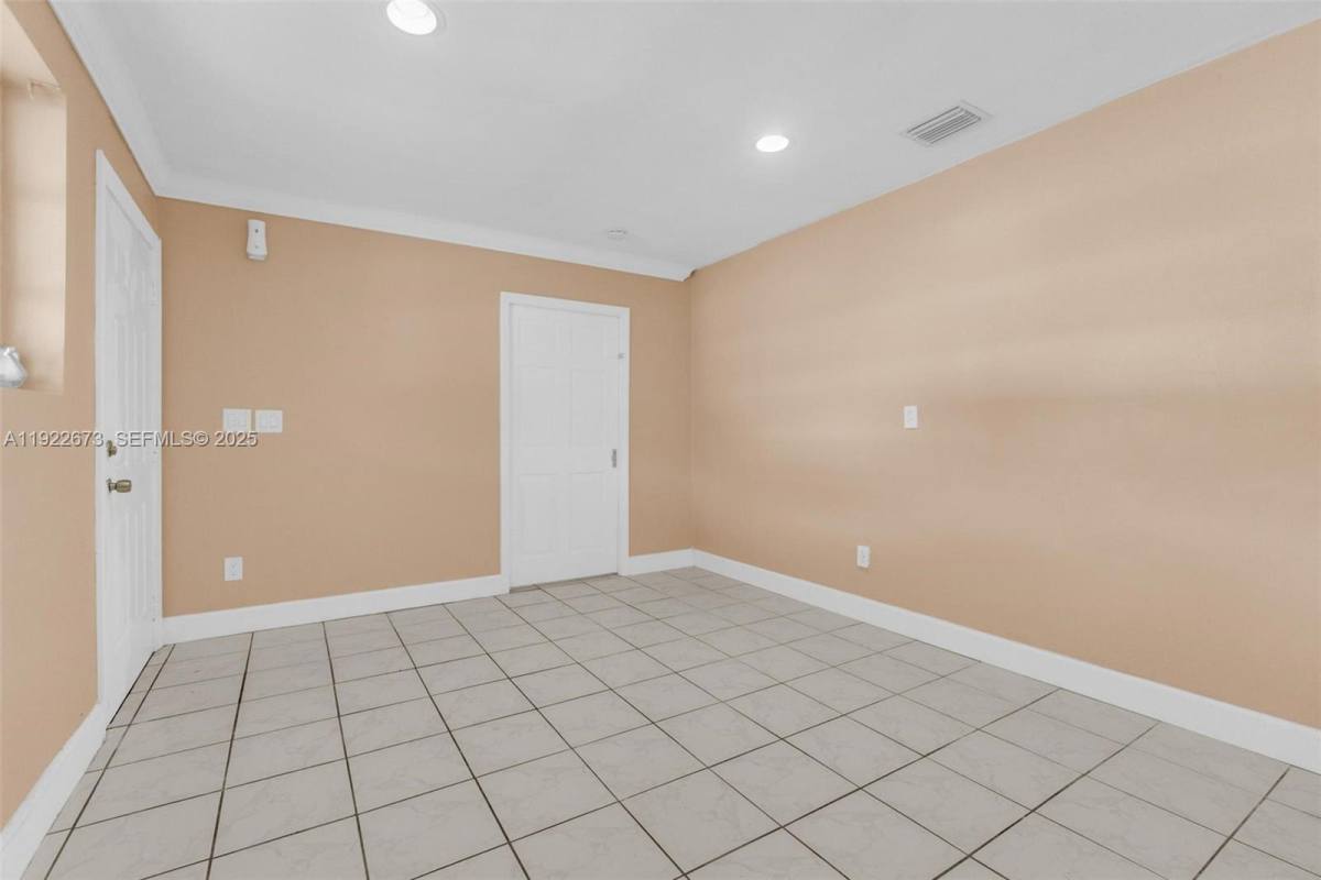 Apartment for rent at 10220 SW 178th St, Miami, FL 33157