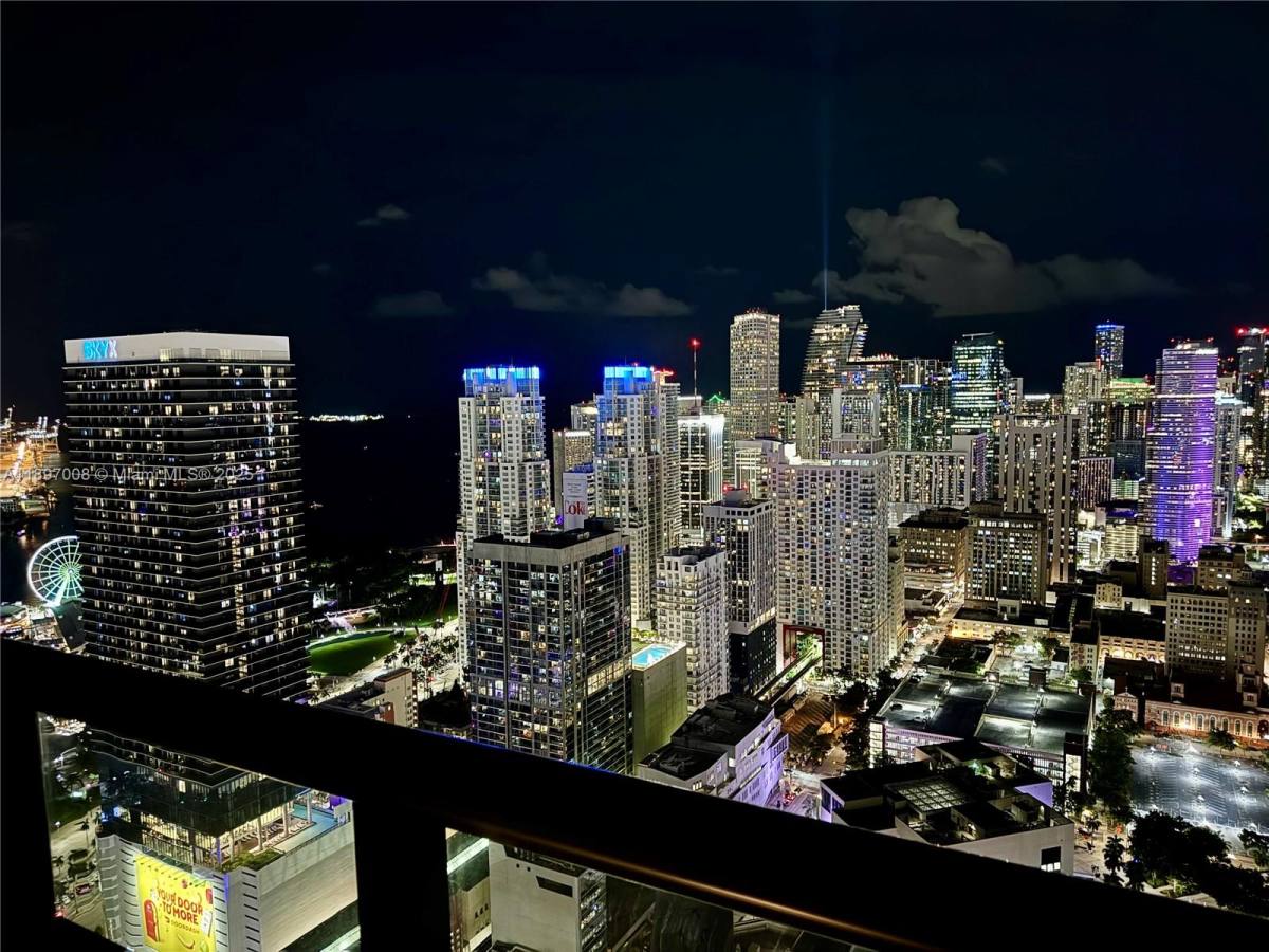 Apartment for rent at 159 NE 6th St #4807, Miami, FL 33132