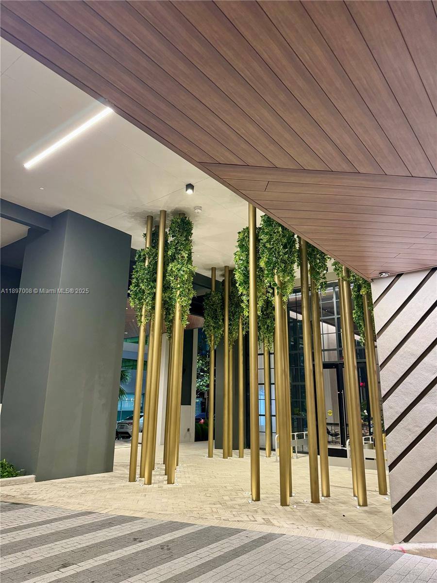 Apartment for rent at 159 NE 6th St #4807, Miami, FL 33132