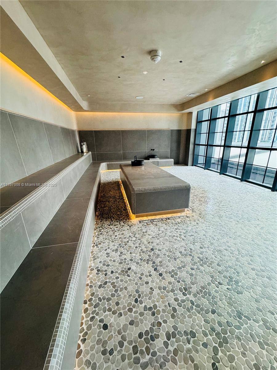 Apartment for rent at 159 NE 6th St #4807, Miami, FL 33132