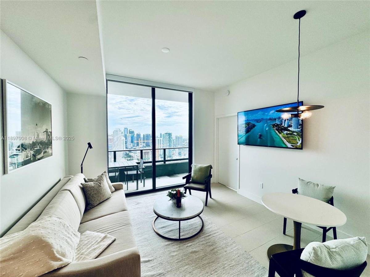 Apartment for rent at 159 NE 6th St #4807, Miami, FL 33132