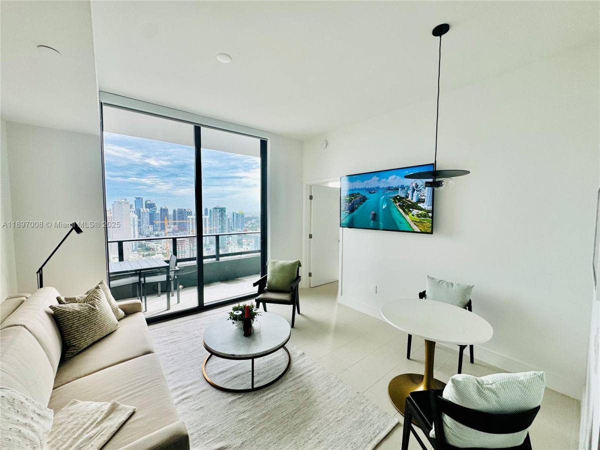Apartment for rent at 159 NE 6th St #4807, Miami, FL 33132