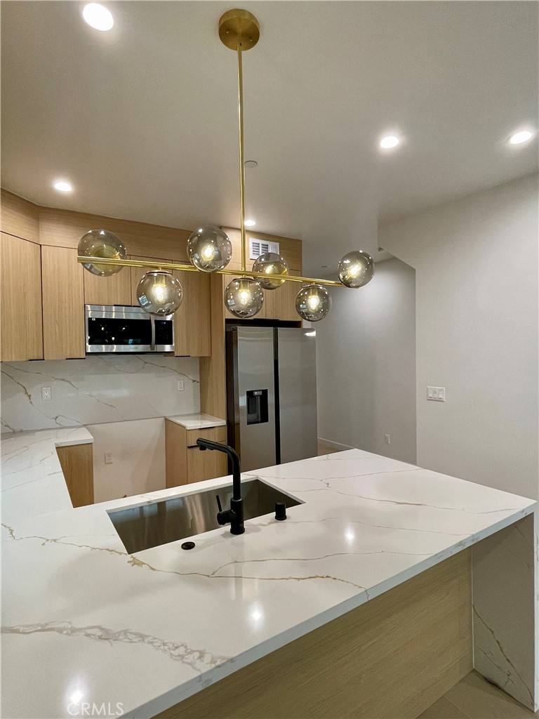 Apartment for rent at 611 W 41st Place #6111 2, Los Angeles, CA 90037