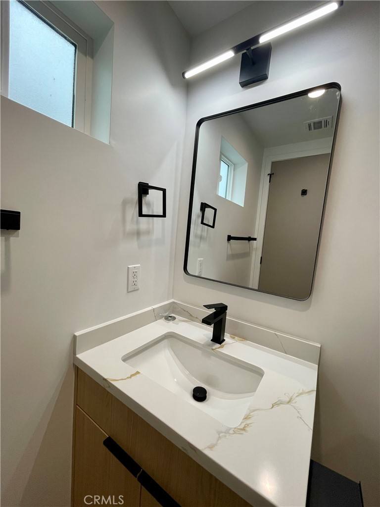Apartment for rent at 611 W 41st Place #6111 2, Los Angeles, CA 90037