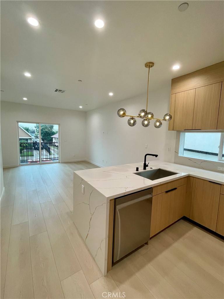 Apartment for rent at 611 W 41st Place #6111 2, Los Angeles, CA 90037