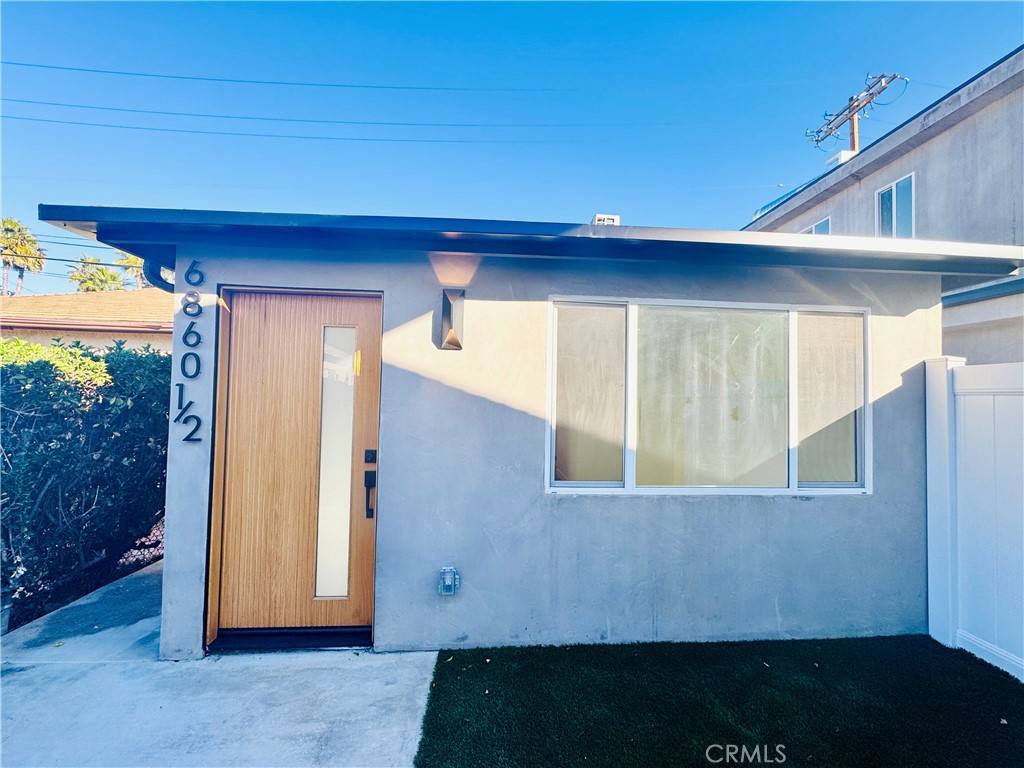 Apartment for rent at 6860 1 2 Aura Ave, Reseda, CA 91335