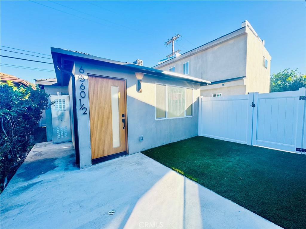 Apartment for rent at 6860 1 2 Aura Ave, Reseda, CA 91335