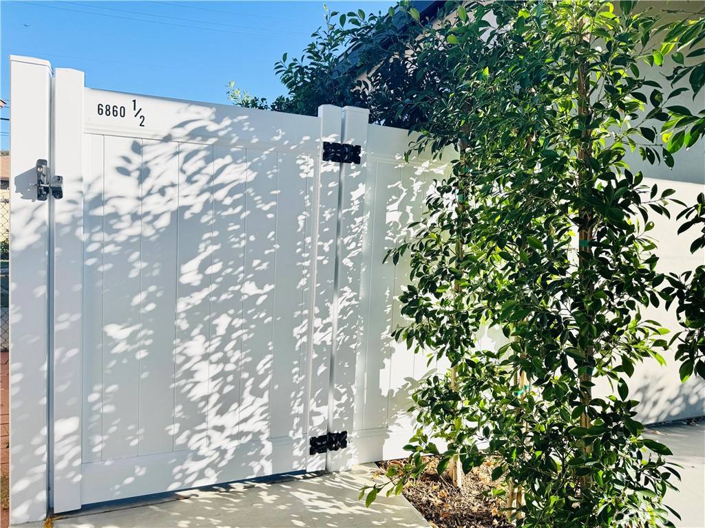 Apartment for rent at 6860 1 2 Aura Ave, Reseda, CA 91335