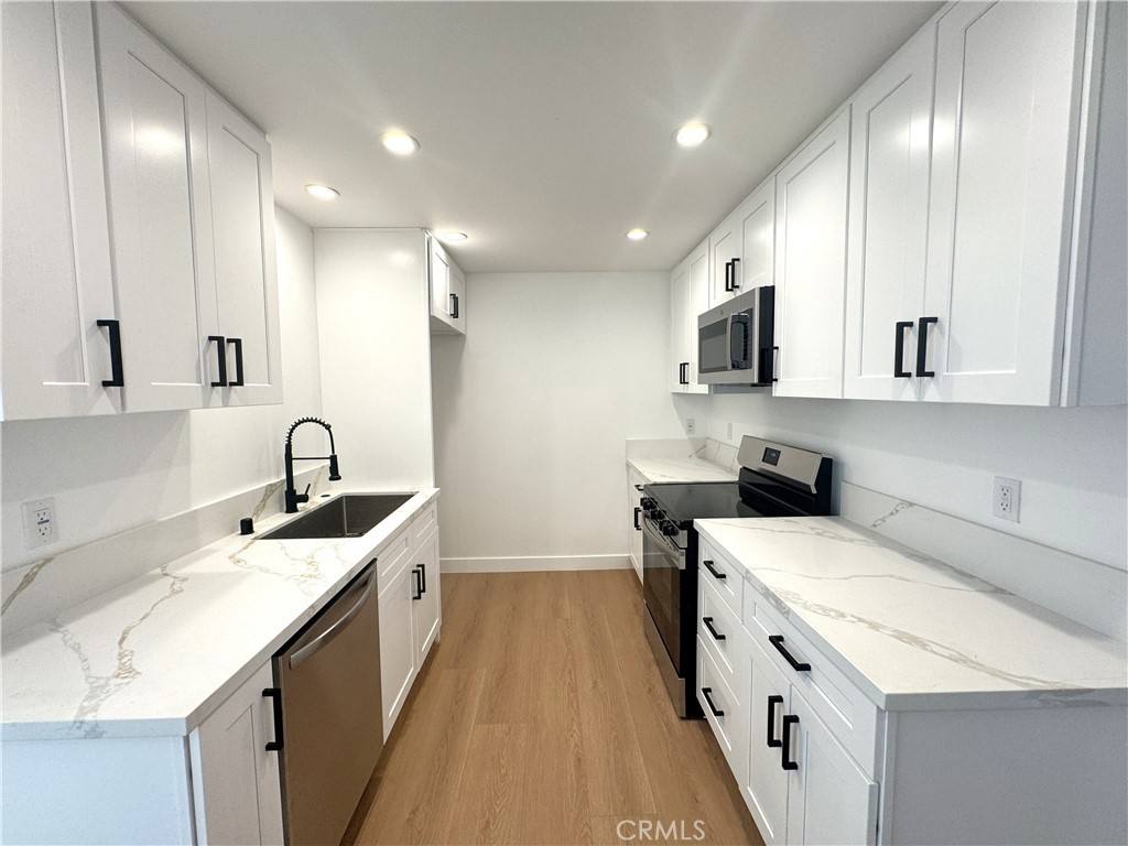 Apartment for rent at 6860 1 2 Aura Ave, Reseda, CA 91335