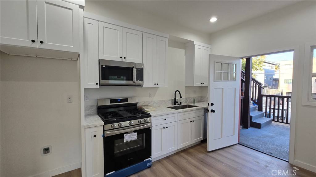 Apartment for rent at 1036 Beacon Ave, Los Angeles, CA 90015
