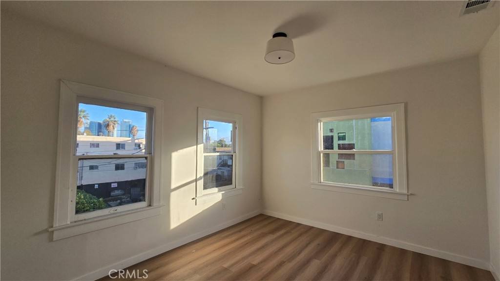 Apartment for rent at 1036 Beacon Ave, Los Angeles, CA 90015