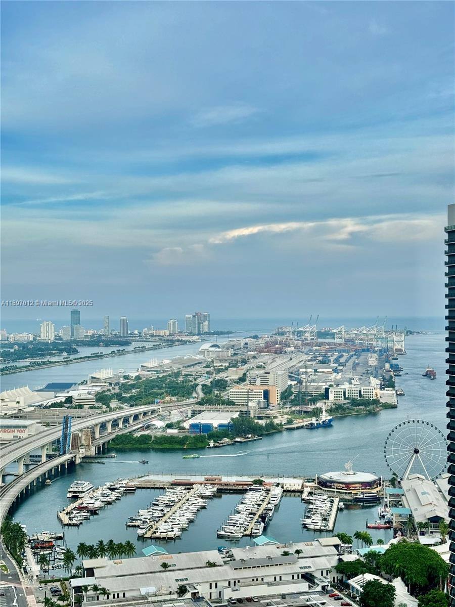 Apartment for rent at 159 NE 6th St #4314, Miami, FL 33132