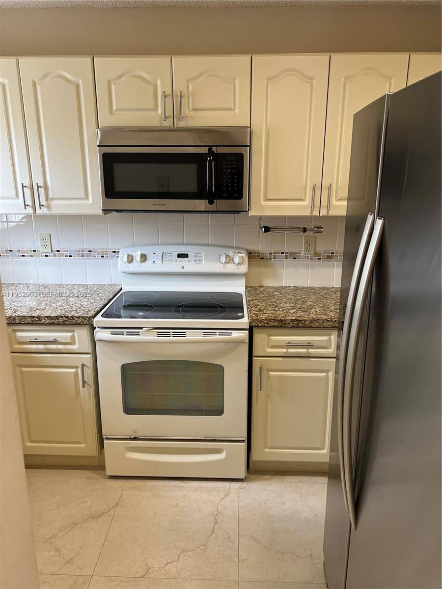 Apartment for rent at 330 NW 114th Ave #7105, Miami, FL 33172