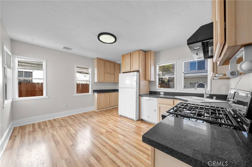 Apartment for rent at 1244 N Las Palmas Ave, Los Angeles, CA 90038