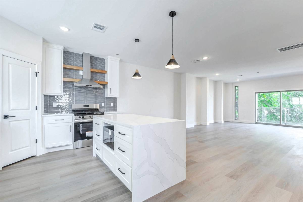 Townhouse for rent at 5638 Dolores St, Houston, TX 77057