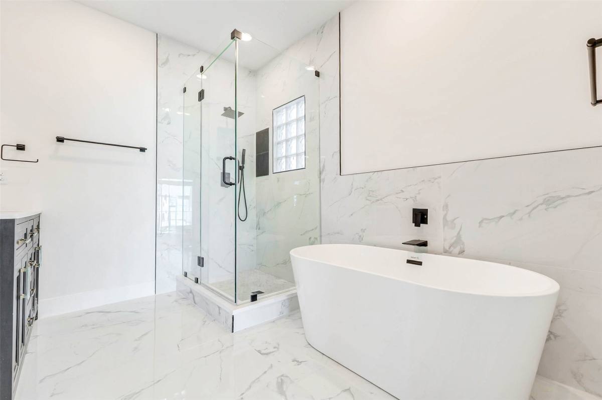 Townhouse for rent at 5638 Dolores St, Houston, TX 77057