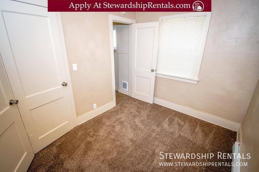 Apartment for rent at 2024 Emerald St #5, Eugene, OR 97403